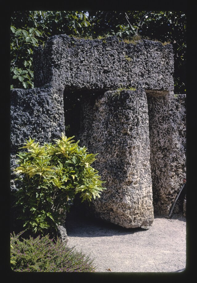 Coral Castle nine ton gate